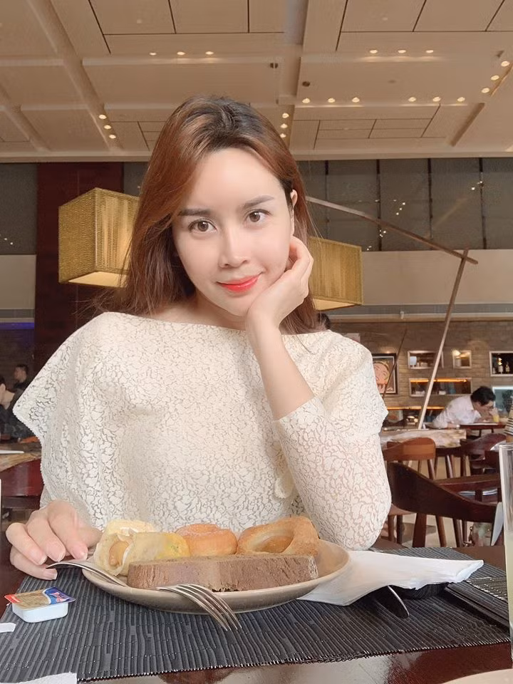Nhìn khuôn mặt của nữ ca sĩ sau khi chỉnh sửa, ít ai nghĩ Lưu Hương Giang đã là bà mẹ hai con và bước sang tuổi 36.