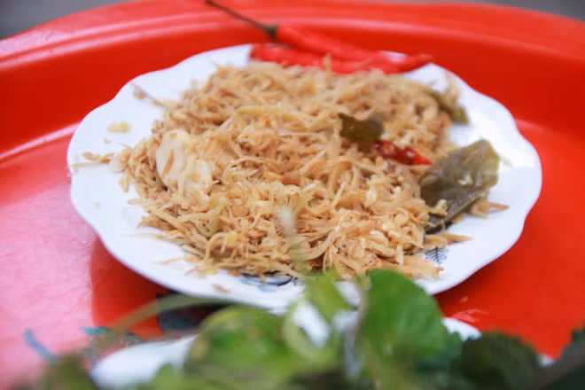Nhút Thanh Chương được ví như “Kim chi xứ Nghệ”, đây là món ăn được làm từ xơ mít, nó có thể ăn vào mùa đông xào với thịt lăn, hoặc nấu một mình để có vị riêng.