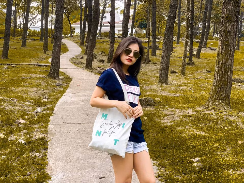 Ngoài công việc trong lĩnh vực y học thể thao, cô gái 24 tuổi cũng thường xuyên đi du lịch đây đó.