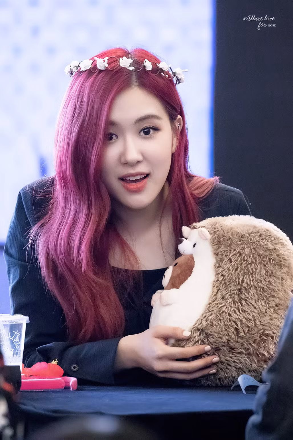 Rosé cũng là một trong số ít ngôi sao đẹp nổi bật với màu tóc tím.