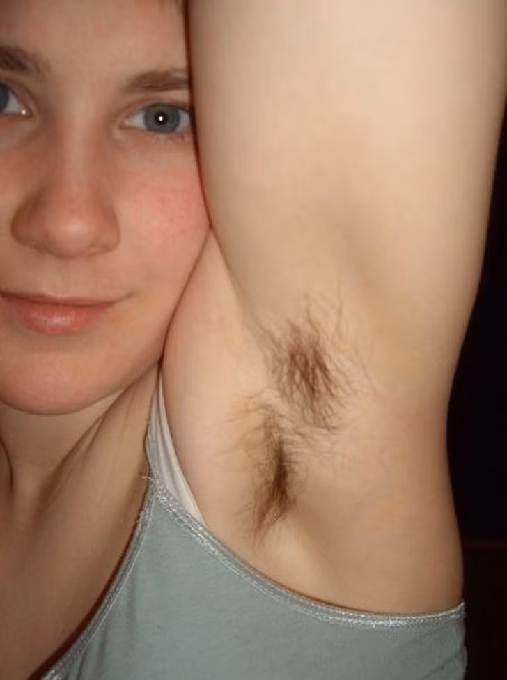 Lông nách: Một số nghiên cứu đã chỉ ra rằng, chức năng chính của lông nách là giải phóng pheromone - hormone thu hút người khác giới. Ngoài ra, lông nách cũng giúp khử mùi hôi ở vùng dưới cánh tay.