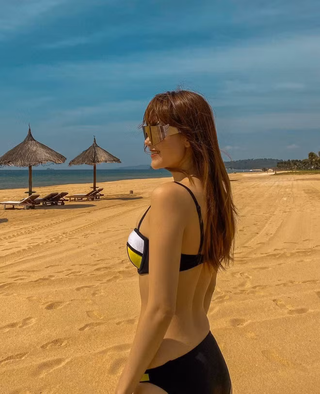 Giua on ao Van Mai Huong lo clip nong, Minh Hang khoe anh ban khoa than tao bao-Hinh-2