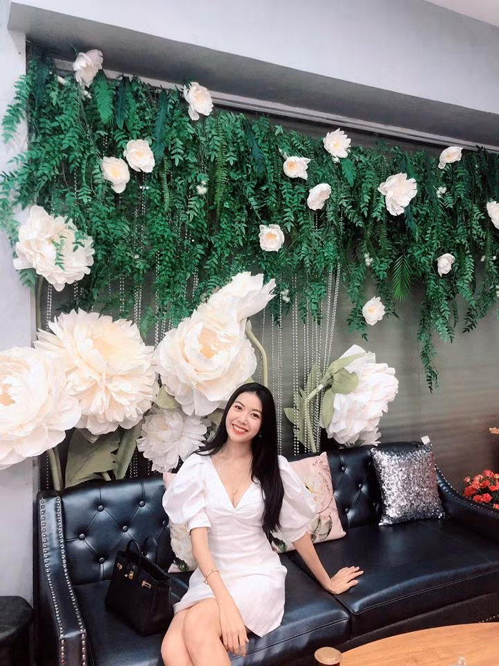 Phong cách thời trang của cô cũng được đánh giá cao vì mang tính ổn định và thanh nhã.
