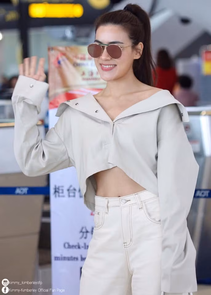 Thời trang sân bay của cô nàng cũng được khen hết lời bởi mang nên sự trẻ trung, cá tính. Ảnh: Internet. Video "Minh Hằng chia sẻ về phong cách thời trang". Nguồn: VTC.