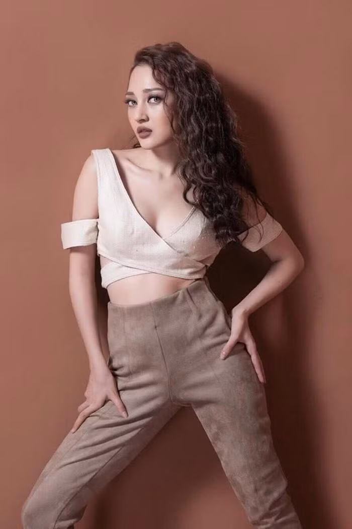 Dù không phải người mẫu nhưng cô nàng sở hữu vóc dáng hết sức "bốc lửa".