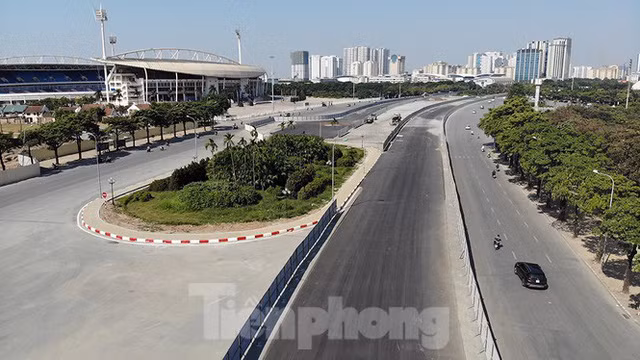 Phần đường đua dự kiến cuối tháng 12/2019 sẽ được trải thảm hoàn thiện toàn bộ.