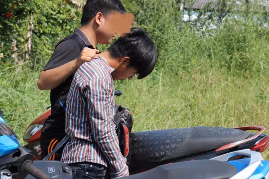 Gia vo di tieu, dung dao dam tai xe taxi nguy kich