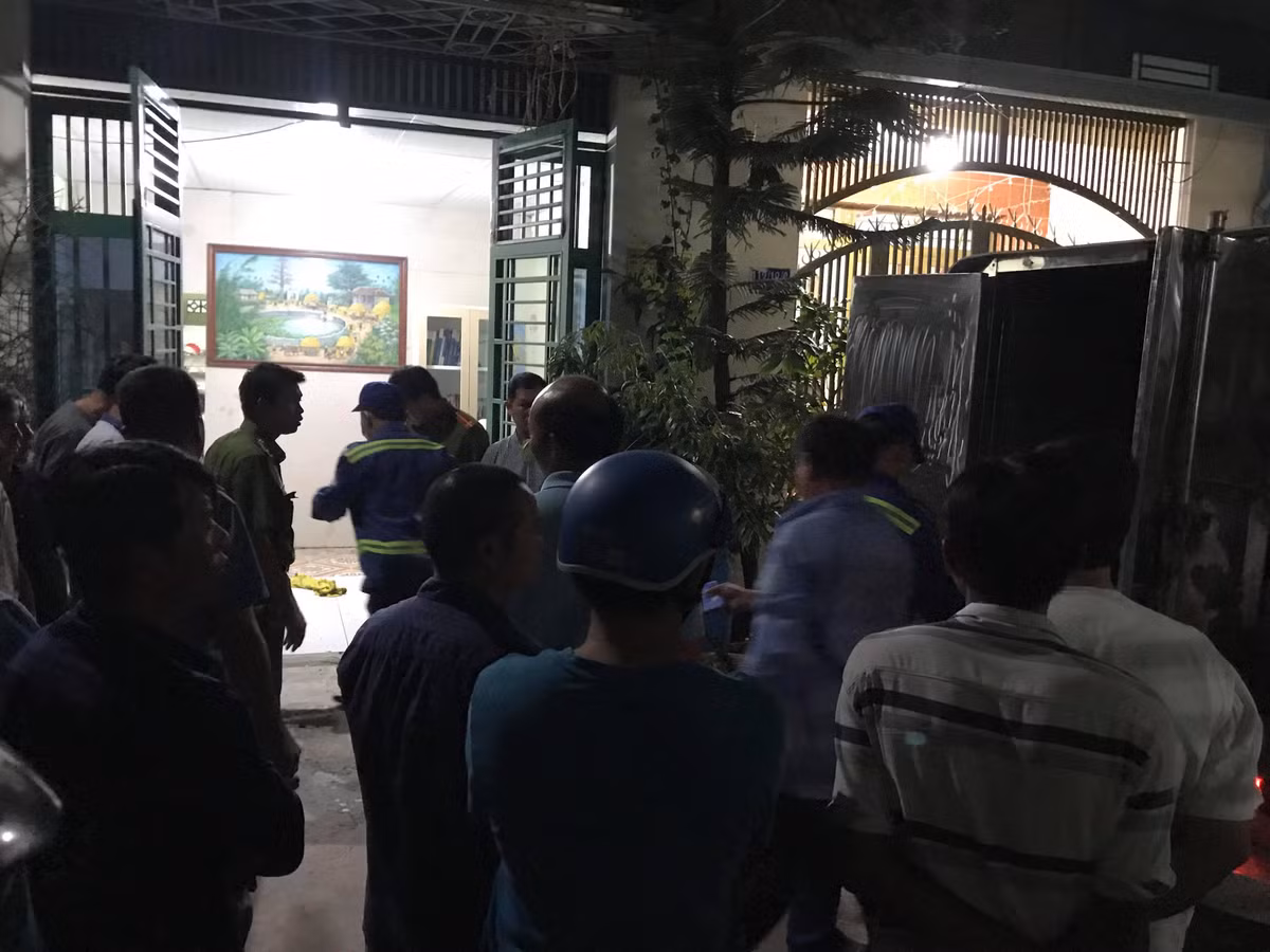 TPHCM: Con gái bàng hoàng phát hiện bố chết treo cổ TPHCM: Con gai bang hoang phat hien bo chet treo co