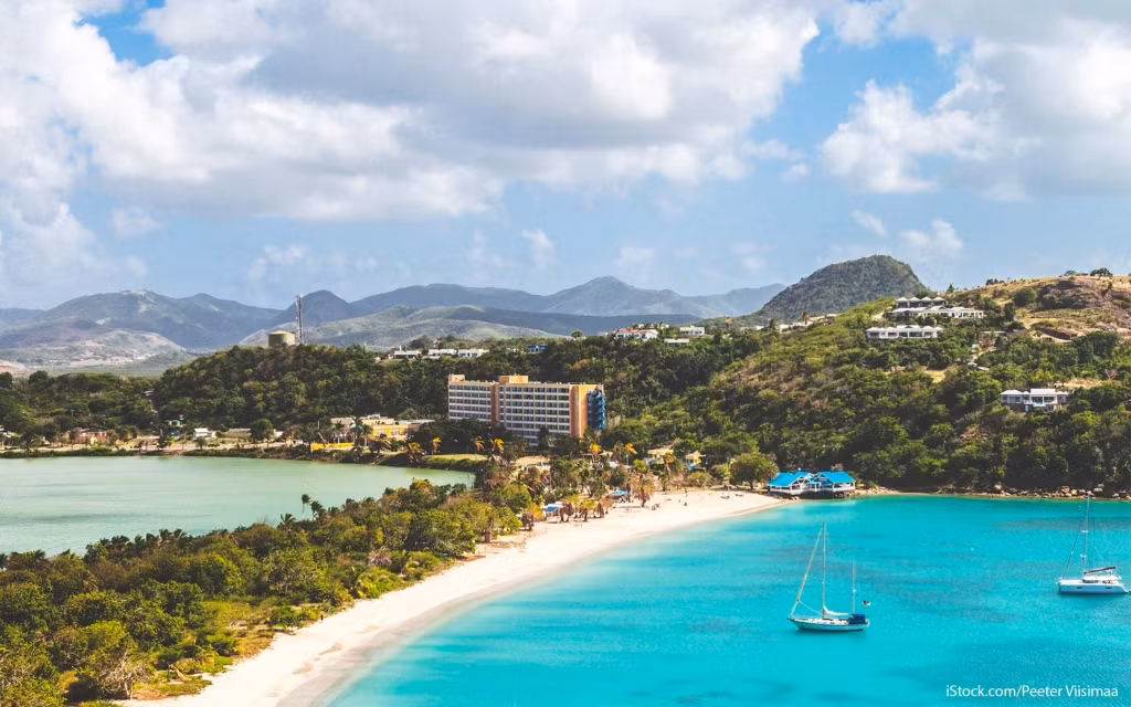 Quốc gia mà “Vũ nhôm” khai mang quốc tịch thứ 2 có gì đặc biệt? Antigua và Barbuda là một quốc gia độc lập thuộc Khối Thịnh vượng chung (Commonwealth). Antigua và Barbuda gồm hai hòn đảo chính và nhiều đảo nhỏ, nằm giữa biển Caribê và Bắc Đại Tây Dương, phía đông - đông nam lãnh thổ Puerto Rico.