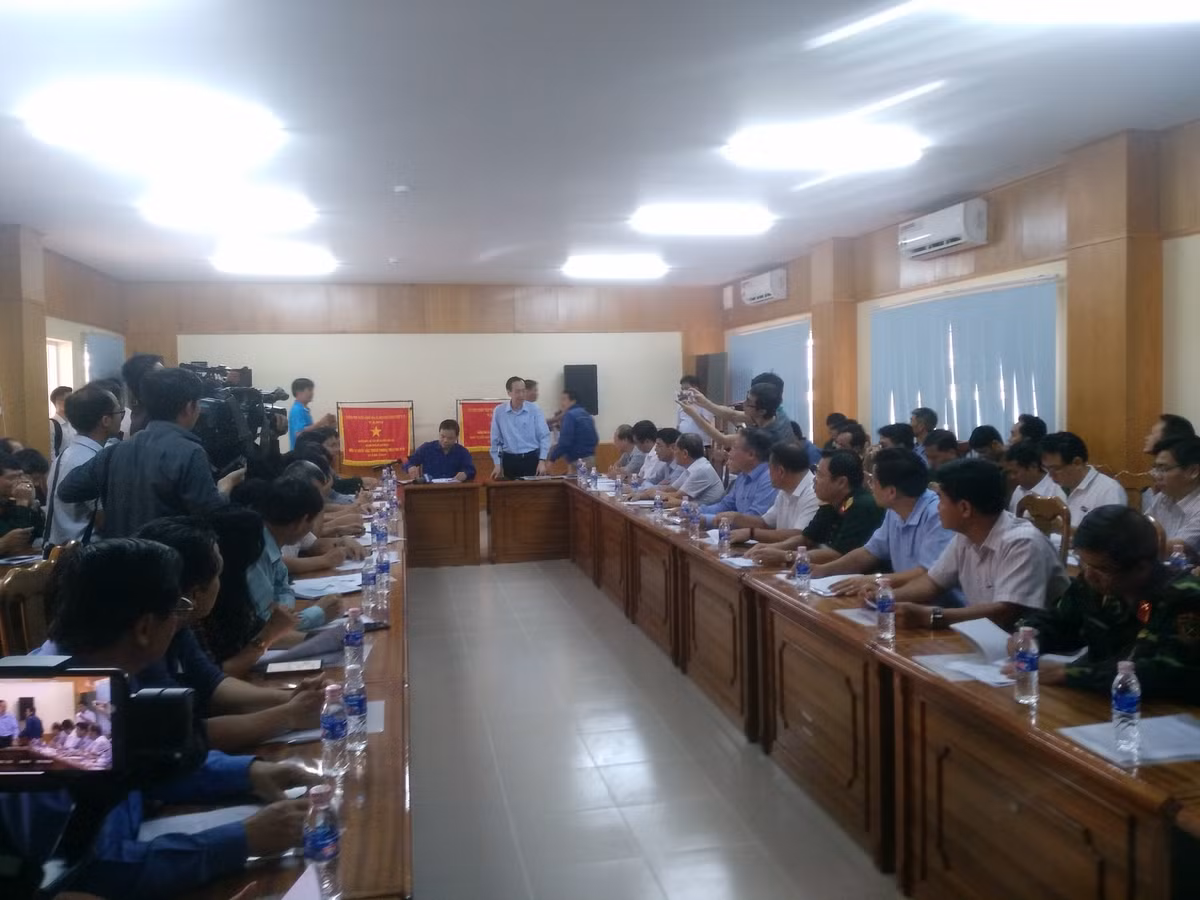 Bo truong Nguyen Xuan Cuong chi dao phong chong bao so 9