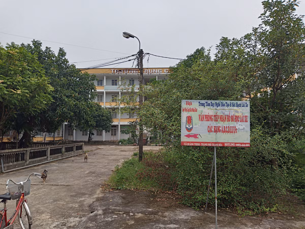 Thanh Hóa ra quyết định sai, Chủ tịch HĐQT trường Văn Hiến lợi dụng, gây sai phạm hàng loạt (Kỳ 2) - Hình 2 Thanh Hoa ra quyet dinh sai, Chu tich HDQT truong Van Hien loi dung, gay sai pham hang loat (Ky 2)-Hinh-2