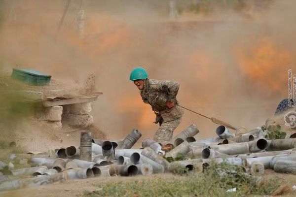 Ngày 29/9, Bộ Quốc phòng Azerbaijan thông báo, 2 tiểu đoàn của lực lượng vũ trang Armenia đã bị loại khỏi vòng chiến đấu ở Nagorno-Karabakh.
