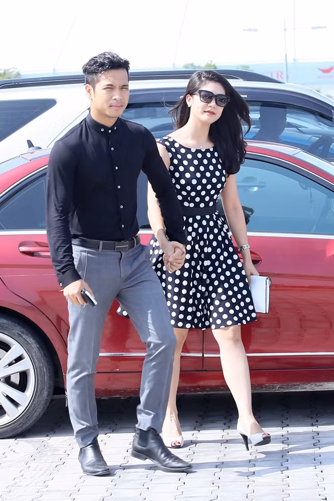 Hiện tại, cô còn được biết đến với danh nghĩa là người yêu của chàng ca sĩ, diễn viên Trương Thế Vinh.