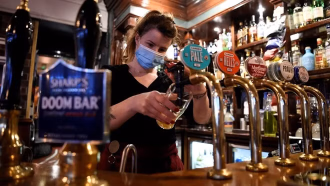 Có thể điều này khiến bạn ngạc nhiên, nhưng ở Anh, bạn không được phép say trong các quán bar hoặc quán rượu.