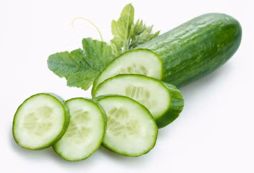 Dưa leo không chỉ giúp thanh nhiệt, detox cơ thể mà còn có tác dụng chống táo bón, hỗ trợ tăng cường hệ tim mạch, huyết áp và tiêu hóa.