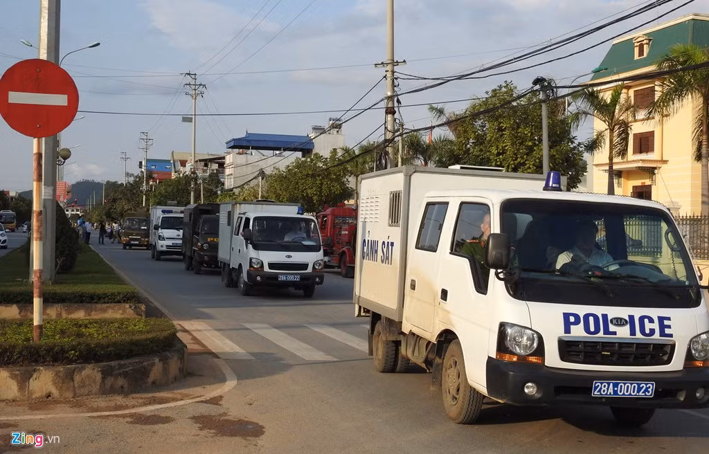 Theo bản án sơ thẩm, hàng chục tỷ đồng thu lợi bất chính từ hành vi mua bán trái phép chất ma tuý sung công quỹ Nhà nước, nhiều ôtô là phương tiện có liên quan đến vụ án của các bị cáo sẽ được tịch thu.