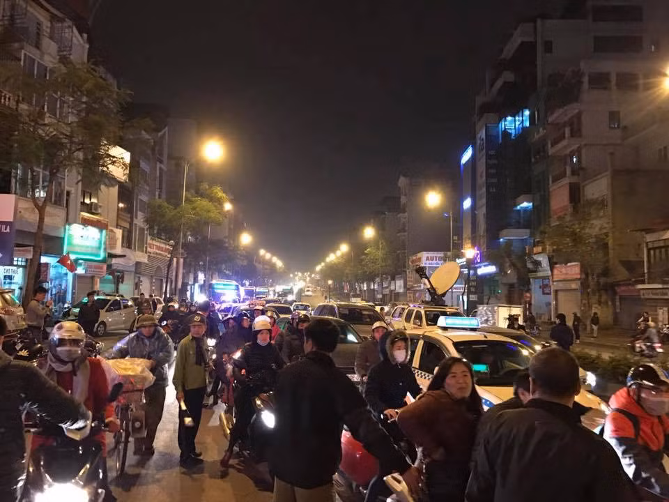 Vụ tai nạn khiến giao thông bị ùn ứ.