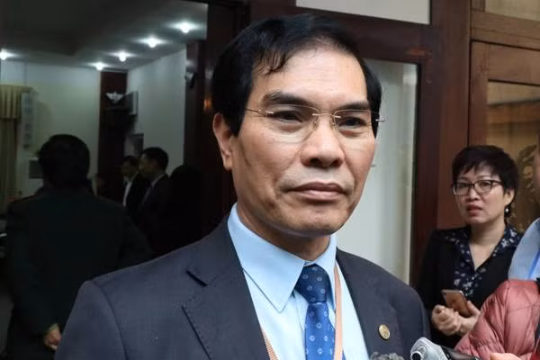 Ông Nguyễn Song Hào (Chủ tịch UBND Quận Đống Đa) cho biết, việc tháo dỡ bậc tam cấp làm theo quy trình thực hiện dự án.