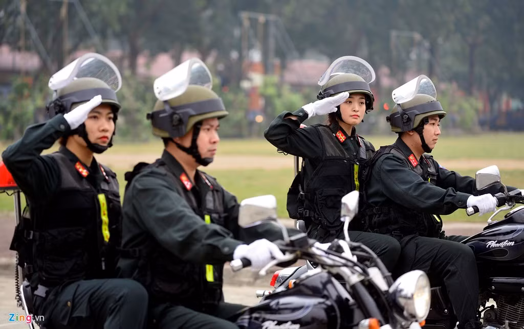 Ngoài ra, cảnh sát cơ động đặc nhiệm còn tham gia công tác tuần tra, kiểm soát giữ gìn an ninh trật tự, an toàn xã hội, trật tự đô thị và phòng chống tội phạm.