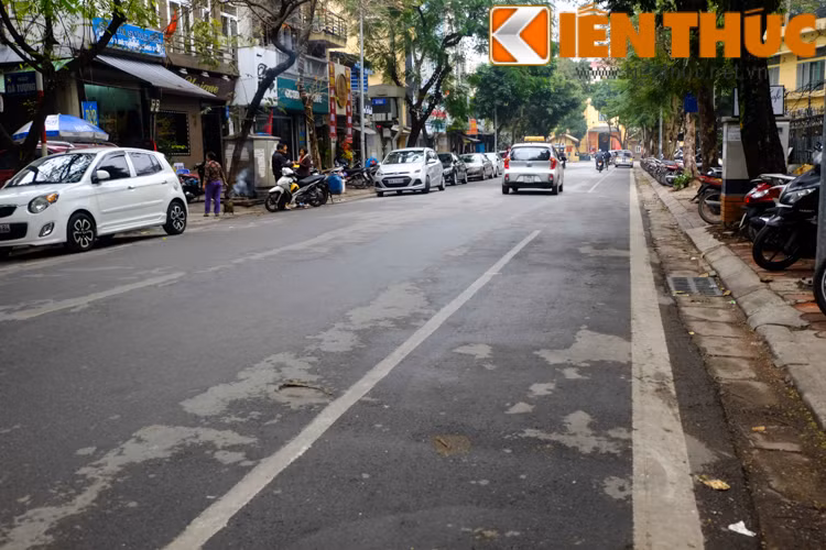 Nguyên tắc lựa chọn là các tuyến phố giao thông 2 chiều, không có dải phân cách giữa, đủ điều kiện về hạ tầng giao thông và có sự phù hợp tương đối của 2 bên mặt phố. Sau khi có làn đỗ xe thì làn đường còn lại vẫn thuận tiện cho các phương tiện giao thông khác lưu thông hỗn hợp.