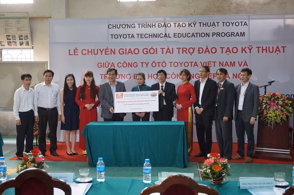 TMV tang thiet bi ky thuat cho DH Cong nghe GTVT Ha Noi-Hinh-10