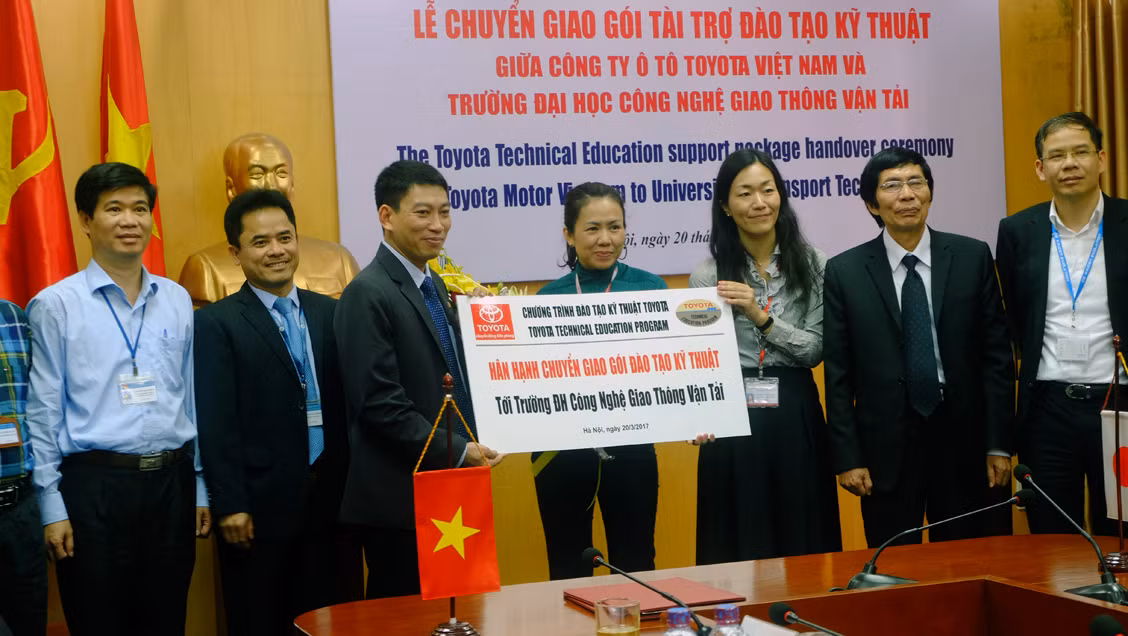 TMV tang thiet bi ky thuat cho DH Cong nghe GTVT Ha Noi-Hinh-4