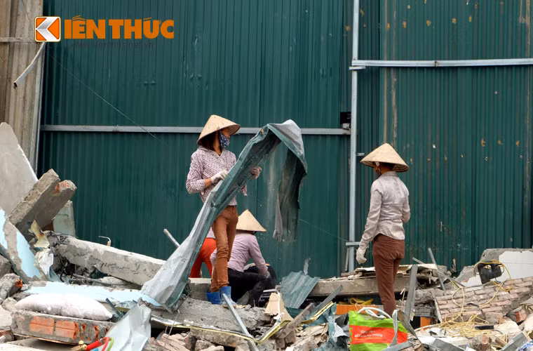 Các miếng tôn, thanh sắt... là những loại được ưu tiên tháo dỡ, phân loại.