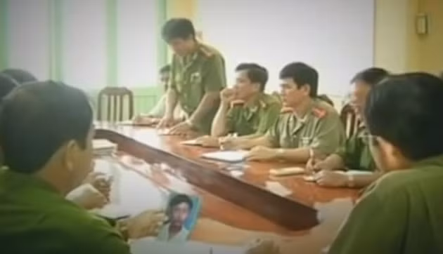 Tuy nhiên, Liệt đã bỏ lại vợ con và “biến mất” khỏi địa phương. Theo Công an, lúc lực lượng chức năng làm nhiệm vụ thì đối tượng Liệt có đến xem. Ngay sau đó, Liệt mượn chiếc xuồng nhỏ của người hàng xóm bơi sang sông lớn nói là “đi trị bệnh đau lưng” nhưng không thấy về... Cùng lúc, trinh sát báo về, tại một điểm bán xăng dầu có người xác nhận trước hôm xảy ra vụ cháy, Liệt có đến mua năm lít xăng... 