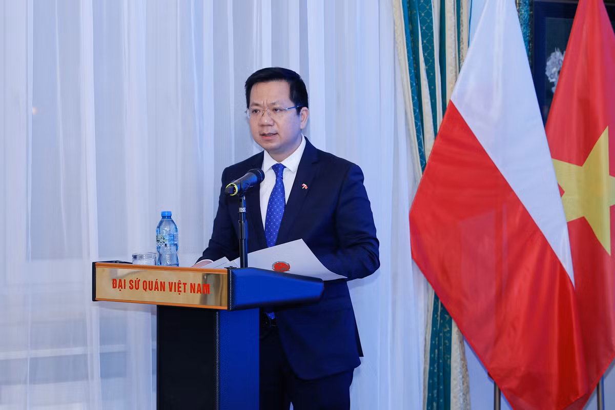 Đại sứ Việt Nam tại Ba Lan Hà Hoàng Hải điểm lại những dấu ấn nổi bật trong quan hệ Việt Nam với Ba Lan; chia sẻ về những nỗ lực, đóng góp của Đại sứ quán nhằm góp phần thúc đẩy quan hệ hai nước trên các lĩnh vực - Ảnh: VGP/Nhật Bắc