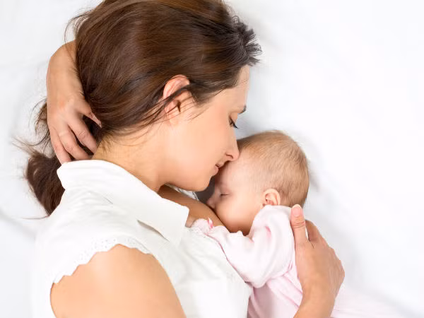 Thời kỳ cho con bú. Đây cũng là giai đoạn vùng kín của phụ nữ bị khô hạn do sự sụt giảm hormone trong thời gian mang thai. Tuy nhiên, sau đó các kích thích tố có thể trở lại mức bình thường và hiện tượng khô âm đạo sẽ giảm. Đây có thể là một lý do tạm thời gây khô âm đạo.