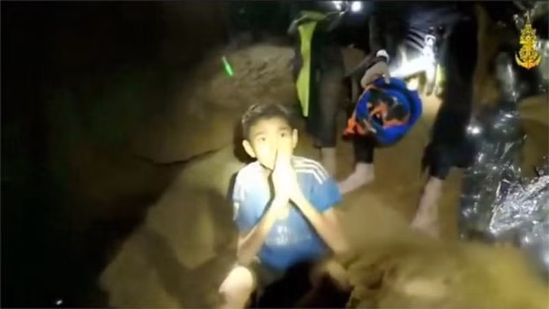 Thai Lan chot phuong an dua doi bong thieu nien ra khoi hang Tham Luang-Hinh-2