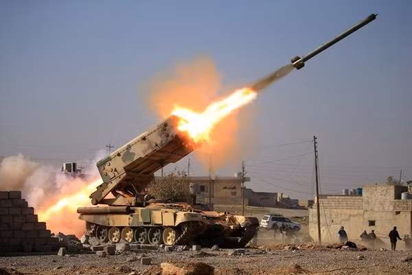 Tổ hợp phun lửa hạng nặng TOS-1A của Quân đội Iraq.