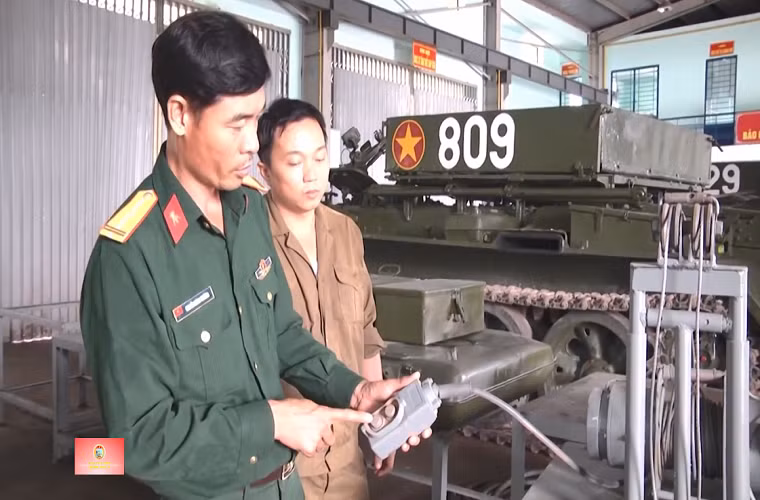 Nhiệm vụ của BTS-4 trên chiến trường là hỗ trợ việc thu hồi, cứu nạn đối với phương tiện gặp sự cố hay bị bắn hỏng. Đối tượng chính của BTS-4 là xe tăng chiến đấu chủ lực T-54/55, xe chiến đấu bộ binh BMP-1/2, hay các loại xe thiết giáp bánh xích hạng trung tương tự. Nguồn ảnh: Truyền hình khu 5.