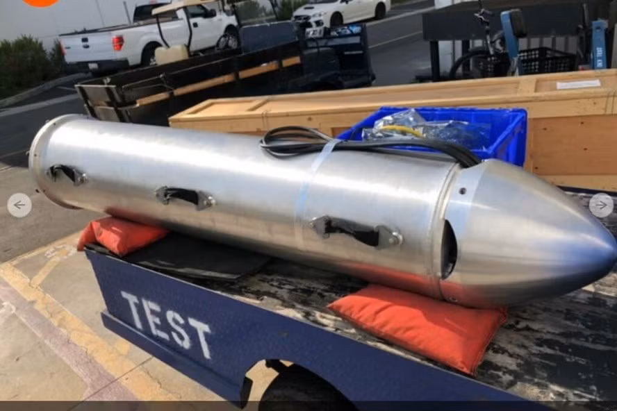 Hôm 7.7, ông Elon Musk nêu ý tưởng xây dựng "một tàu ngầm nhỏ, kích thước vừa với trẻ em, có thân tàu làm từ ống chuyển oxy lỏng của tên lửa Falcon" để giải cứu đội bóng Thái Lan. Tỷ phú Mỹ yêu cầu các kỹ sư SpaceX bắt đầu xây dựng tàu ngầm này và sẵn sàng đưa vào hoạt động cuối ngày 7.7.
