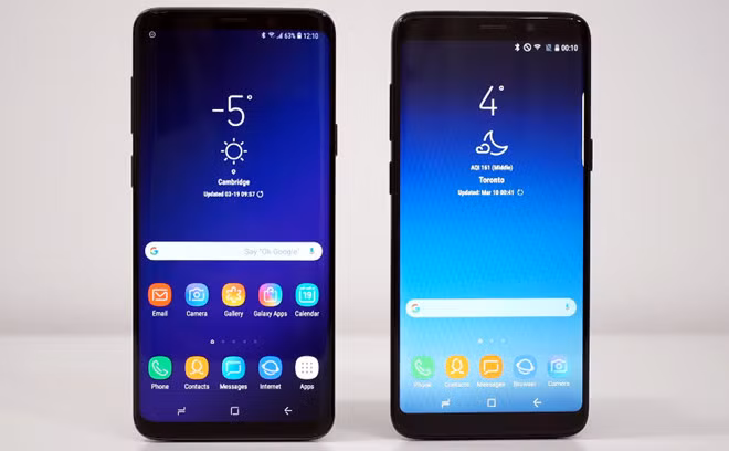Với người dùng bình thường, khó có thể nhận ra chiếc Galaxy S9 bên phải là hàng nhái. Ảnh: Androidauthority.