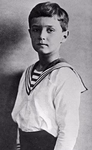 Hoàng tử Alexei, con trai của Sa hoàng Nicholas II. Triều đại Romanov là triều đại cuối cùng của chế độ phong kiến Nga.