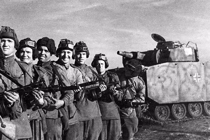 Một nhóm trinh sát của Hồng quân vào tháng 7/1943 bắt được một xe tăng Đức với nhiều tài liệu quan trọng.