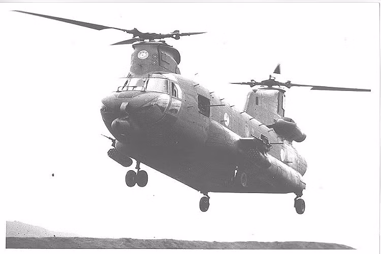Với ACH-47A ta có thể thấy, việc đắp quá nhiều vũ khí hay giáp lên một chiếc máy bay tấn công chưa hẳn là một điều tốt và bản thân của hành động này đã ít nhiều ảnh hưởng đến kết cấu tổng thể của máy bay khiến nó mất đi khả năng cơ động vốn có của mình. Đó là chưa nói đến việc vũ khí trang bị trên ACH-47A không thực sự đáp ứng được yêu cầu của chiến trường Việt Nam vốn thay đổi theo từng ngày. Nguồn ảnh: gunsagogo.org.