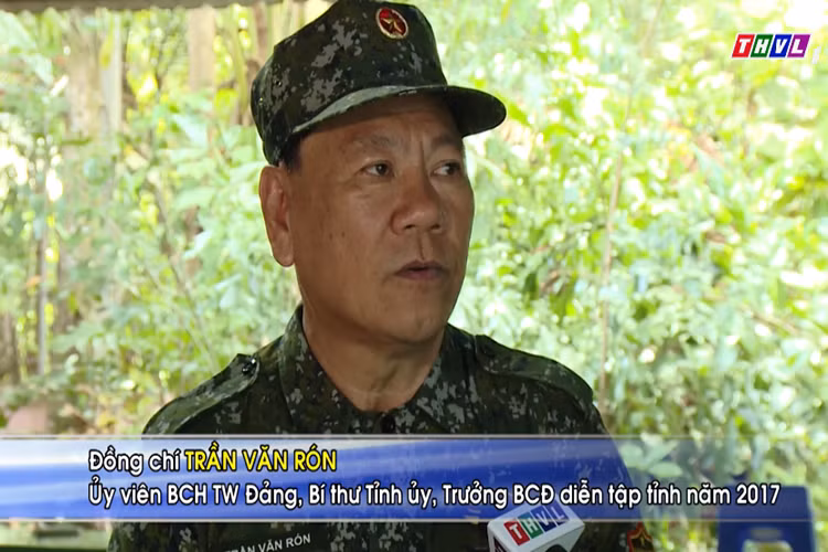 Trên thực tế mẫu quân phục dã chiến “kỹ thuật số” mới của Việt Nam đã xuất hiện từ năm 2017, trong diễn tập khu vực phòng thủ tỉnh Vĩnh Long 2017 với số lượng khá hạn chế bên cạnh mẫu K07 cũ. Nguồn ảnh: Truyền hình Vĩnh Long.