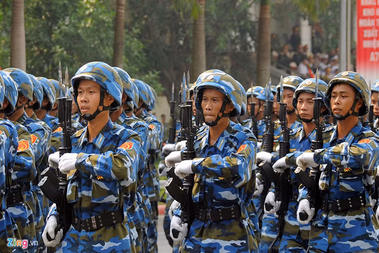 Ở các quân binh chủng khác nhau K07 cũng được phối màu cho phù hợp với yêu cầu tác chiến cho từng quân chủng như trong ảnh là Quân chủng Phòng không – Không quân với gam màu xanh dương kết hợp với xanh lá. Nguồn ảnh: Zing.