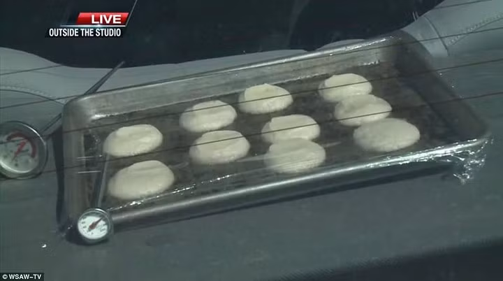 Nắng nóng đến mức một kênh truyền hình của Mỹ đã thử nghiệm nướng bánh bằng cách để khay bánh trong xe hơi. Ảnh: WSAW-TV.