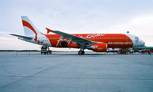 tim kiem may bay air asia mat tich tren dat lien hinh anh
