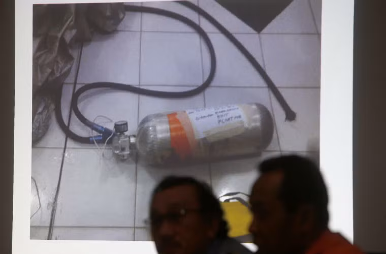 Công cuộc tìm kiếm vẫn đang được Indonesia tiếp tục mặc dù gặp nhiều khó khăn do thời tiết xấu.
