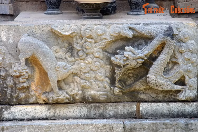 Hình ảnh động vật ở đây được chạm khắc rất da dạng và sinh động. Ẩn sau đó là những ý nghĩa sâu xa mà cho đến nay giới nghiên cứu vẫn chưa giải đáp được thấu đáo.