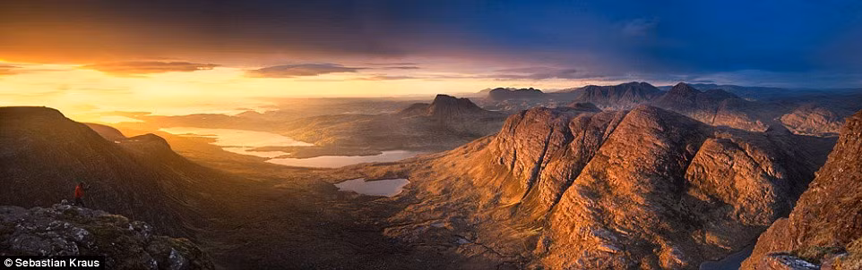 Những tia nắng ban mai chiếu sáng trên vách núi Sgurr an Fhidhleir ở Ullapool. (Ảnh: Sebastian Kraus)