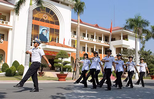 Luyện tập đội ngũ là một trong những thế mạnh của cán bộ, hội viên Hội Phụ nữ Lữ đoàn 125.