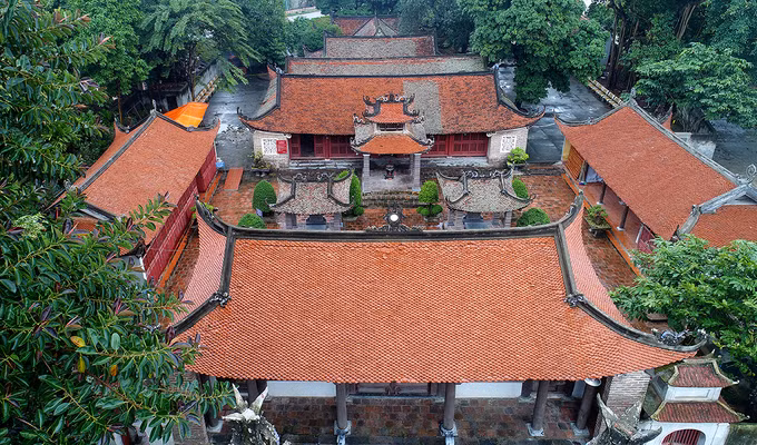 Hiện dân gian vẫn còn giai thoại kể, sau khi ông về nước Việt, quân Hung Nô quay trở lại tấn công nước Tần. Tần Thủy Hoàng cử người sang Âu Lạc mời ông quay trở lại cầm quân. Nhưng vì quá nặng lòng với đất nước, Lý Ông Trọng từ chối.