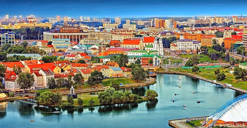 Minsk là thành phố rất an toàn. Nơi đây cũng rất ít xảy ra tình trạng ùn tắc giao thông và các phương tiện công cộng luôn đúng giờ. Vào ban đêm, thành phố khá yên tĩnh.