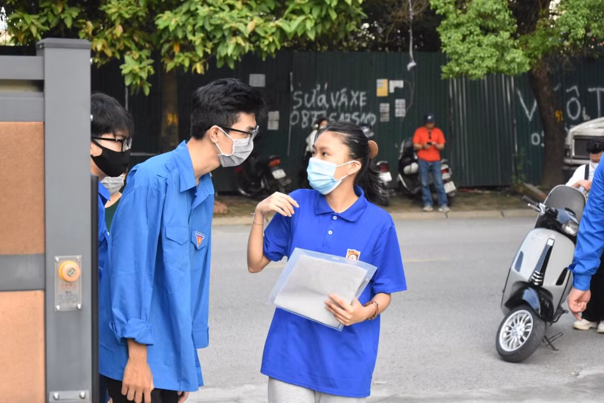 Ha Noi: Nhung hinh anh xuc dong trong Ky thi tot nghiep THPT 2022