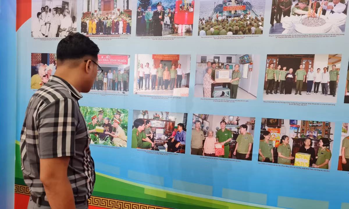 Nguoi dan Ha Noi xuc dong khi xem trien lam “Den on dap nghia“-Hinh-3